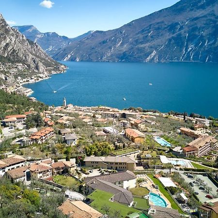 Hotel Royal Village Limone sul Garda Esterno foto