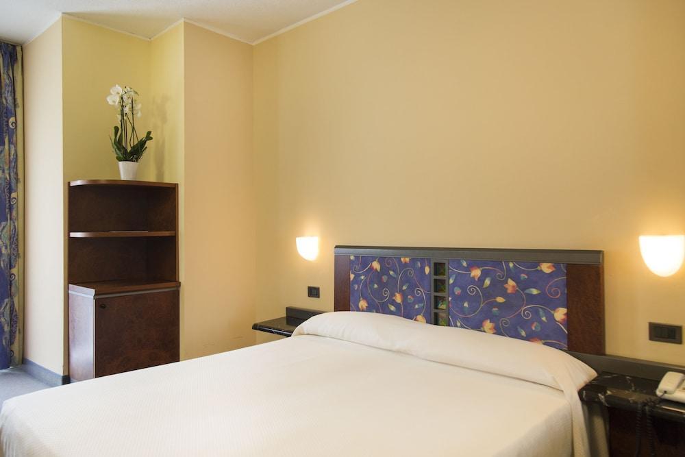 Hotel Royal Village Limone sul Garda Esterno foto