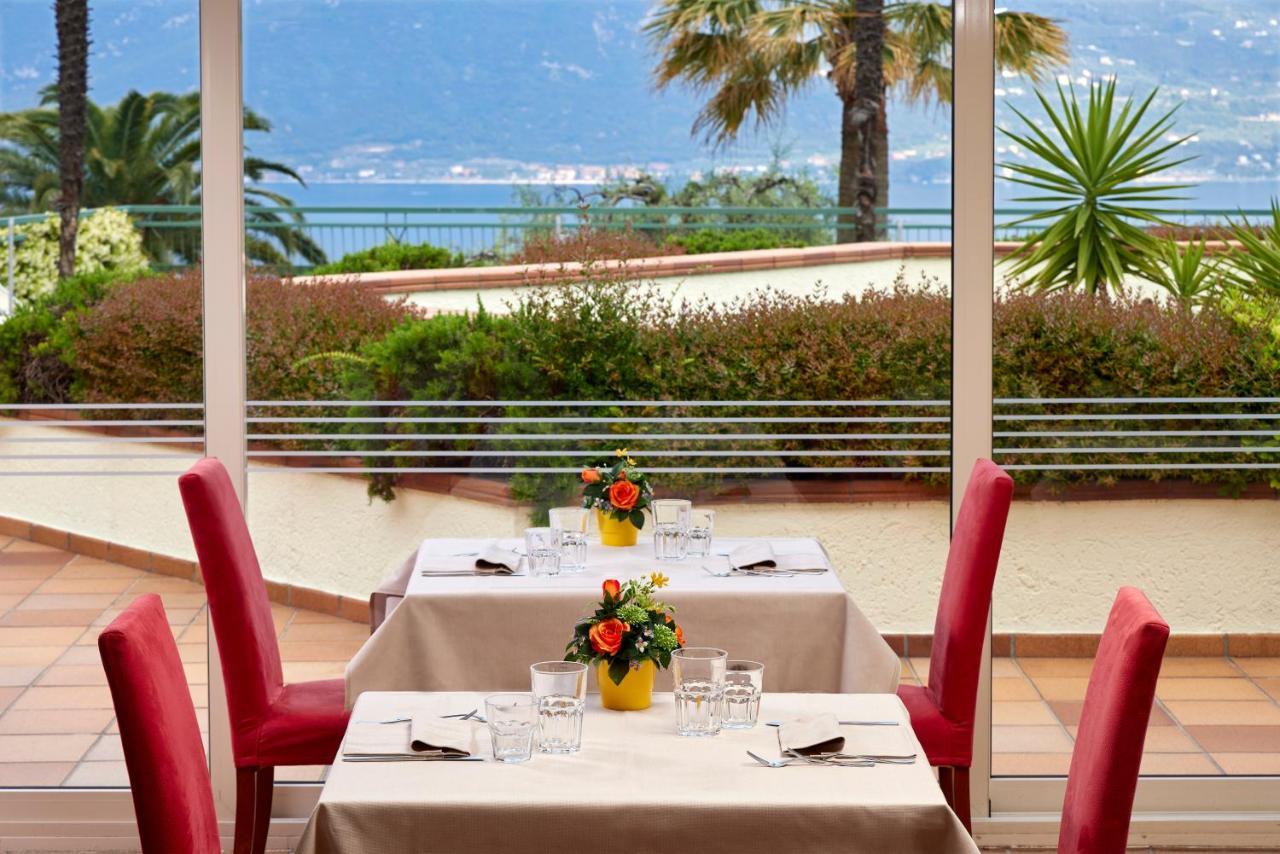 Hotel Royal Village Limone sul Garda Esterno foto