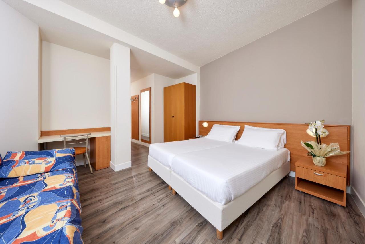 Hotel Royal Village Limone sul Garda Camera foto