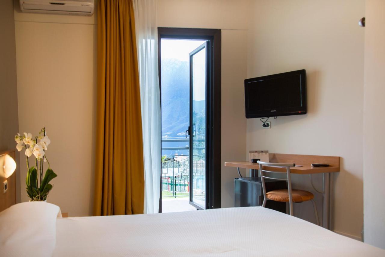 Hotel Royal Village Limone sul Garda Esterno foto