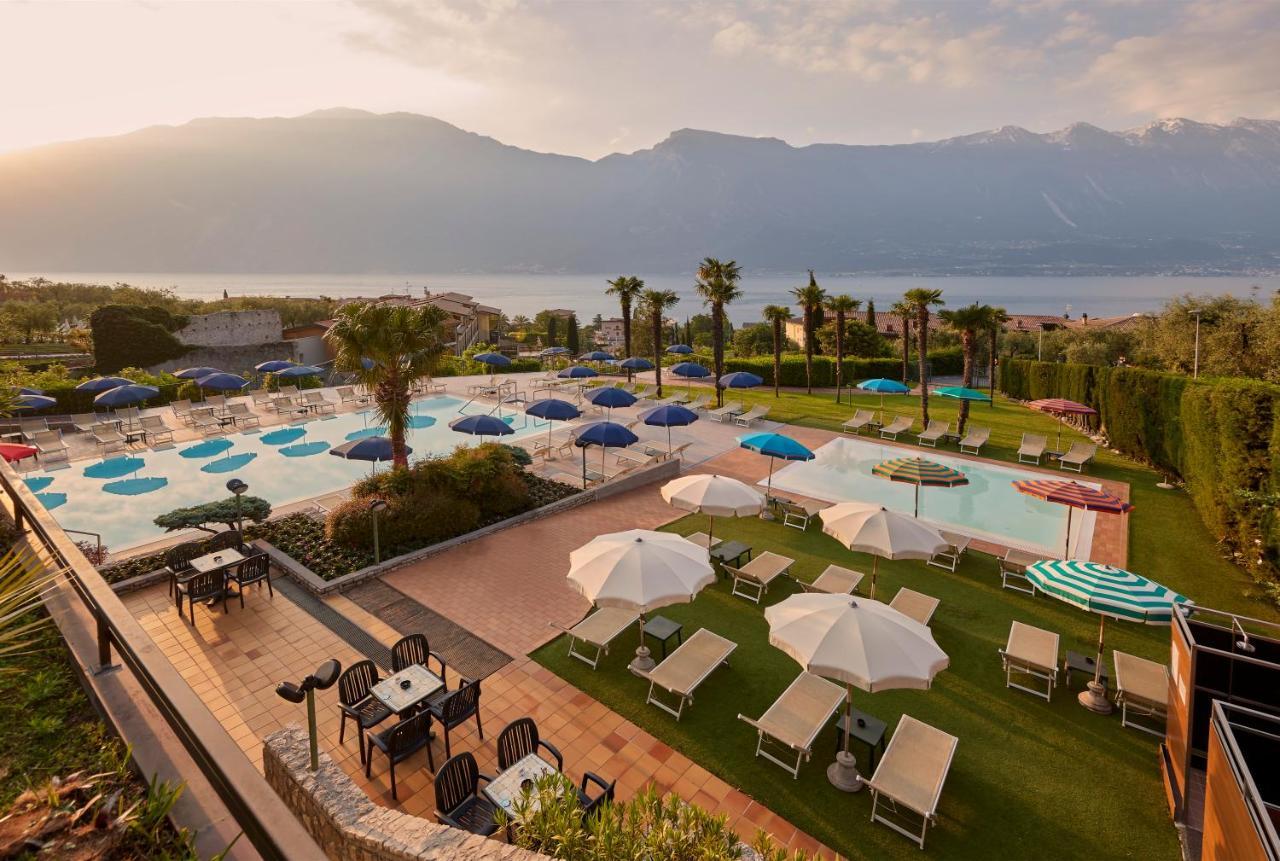 Hotel Royal Village Limone sul Garda Esterno foto