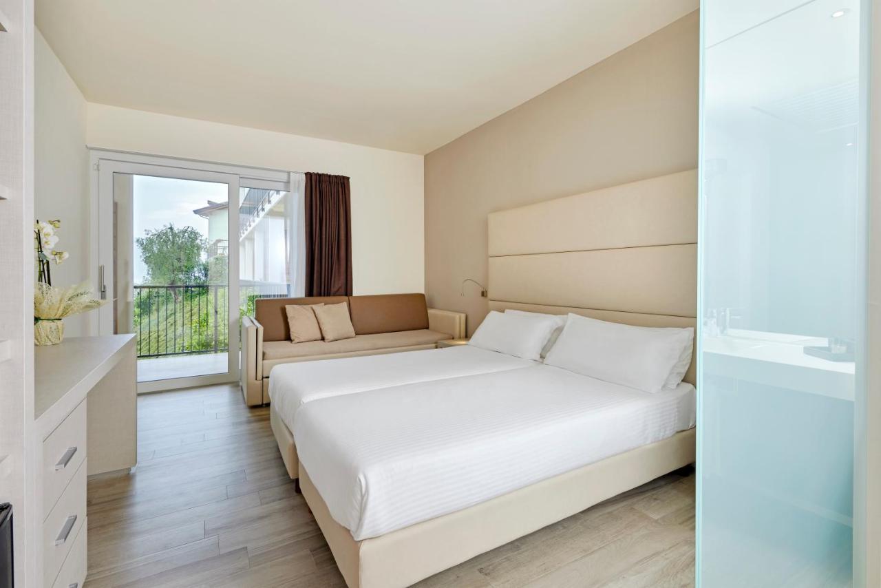 Hotel Royal Village Limone sul Garda Esterno foto