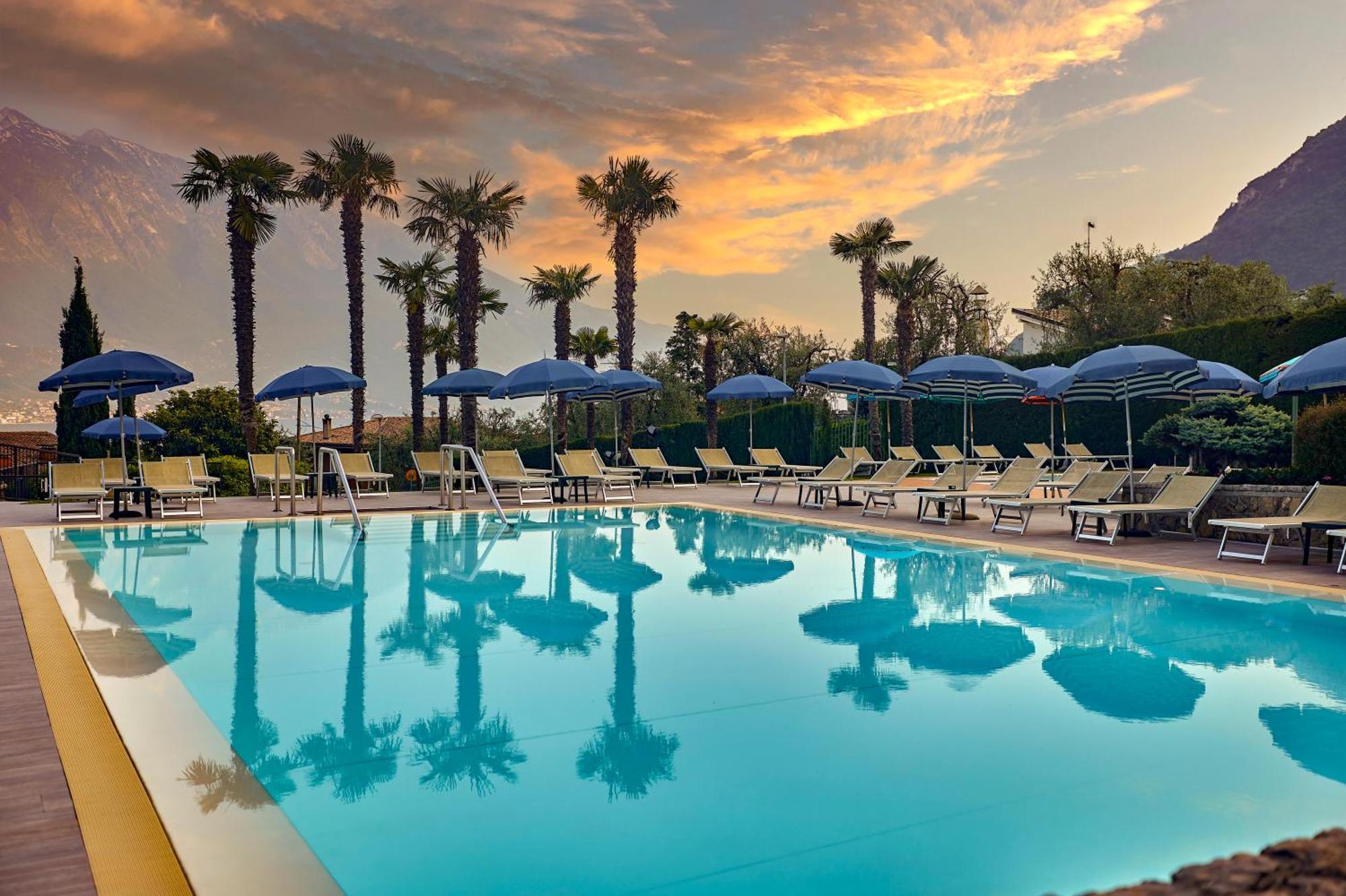 Hotel Royal Village Limone sul Garda Esterno foto