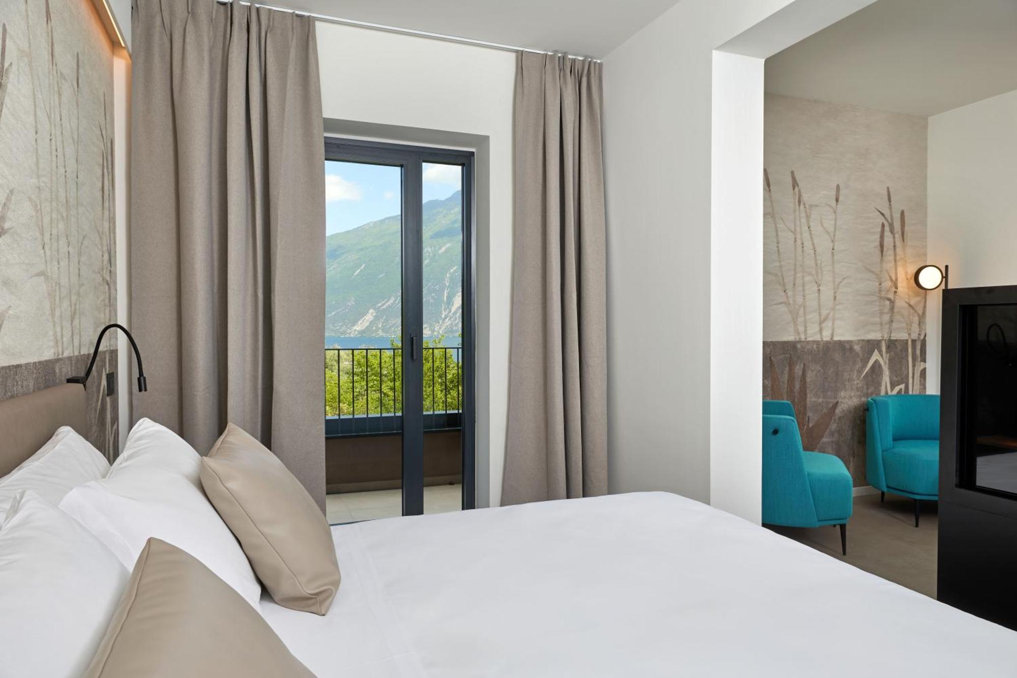 Hotel Royal Village Limone sul Garda Esterno foto