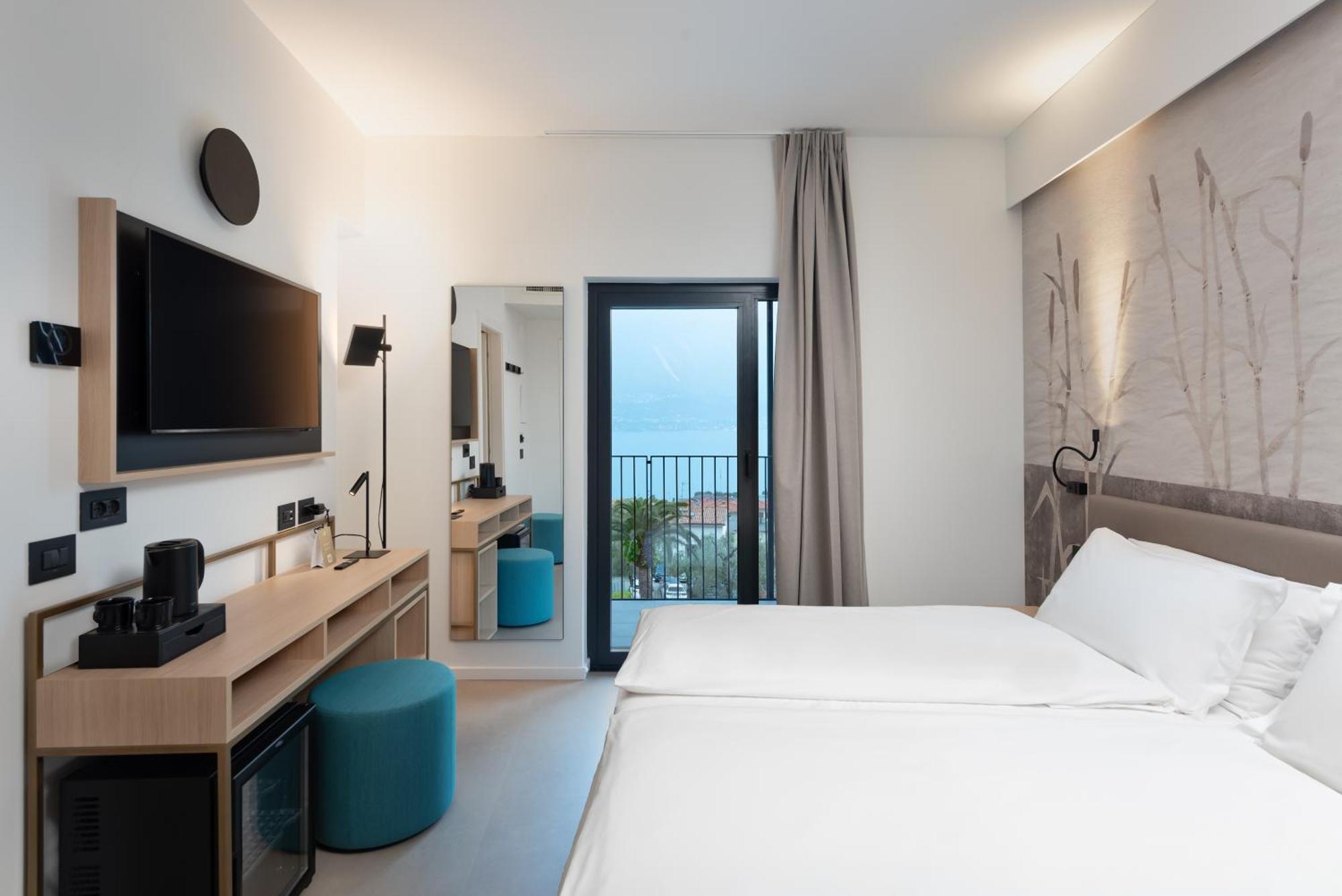 Hotel Royal Village Limone sul Garda Esterno foto