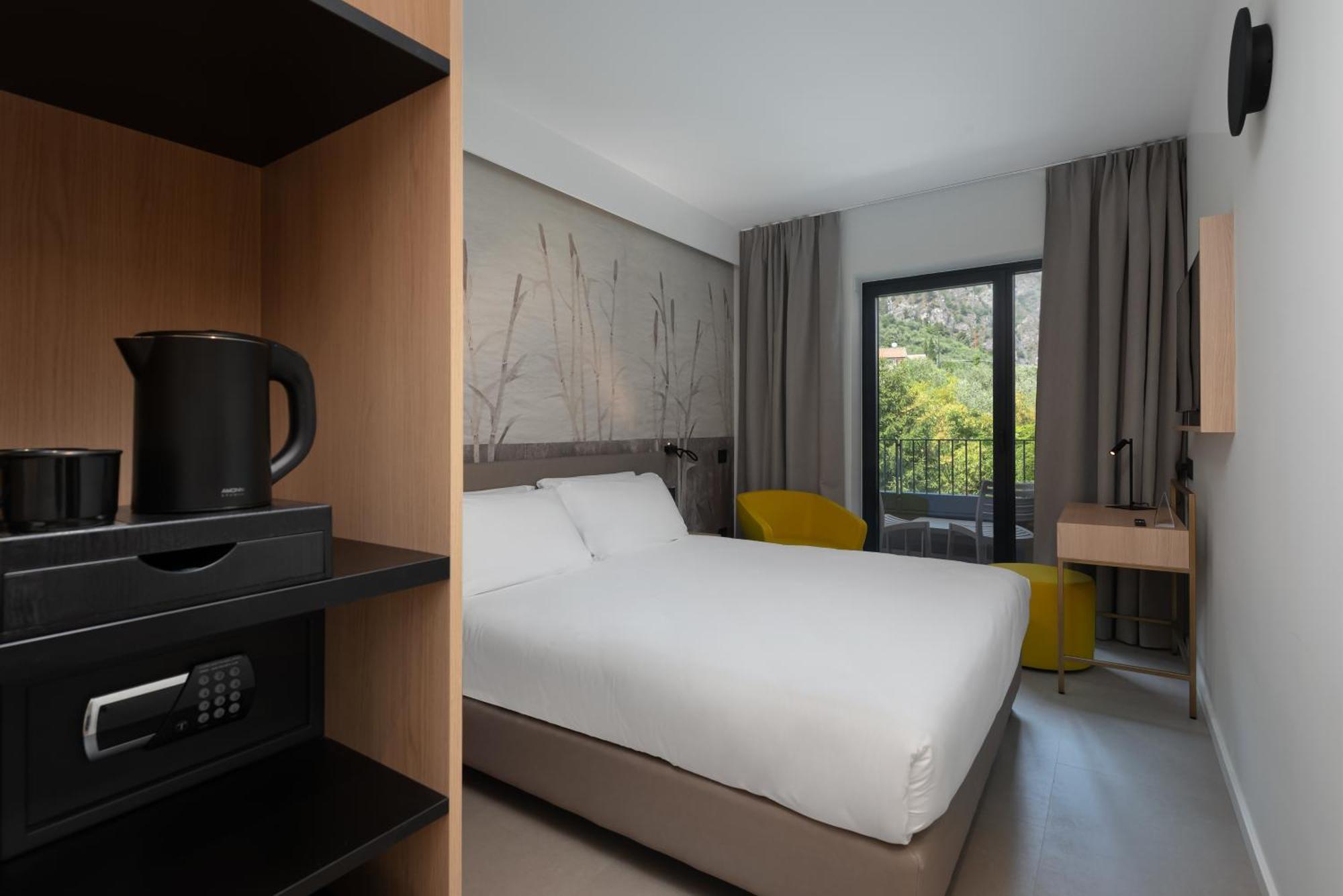 Hotel Royal Village Limone sul Garda Esterno foto