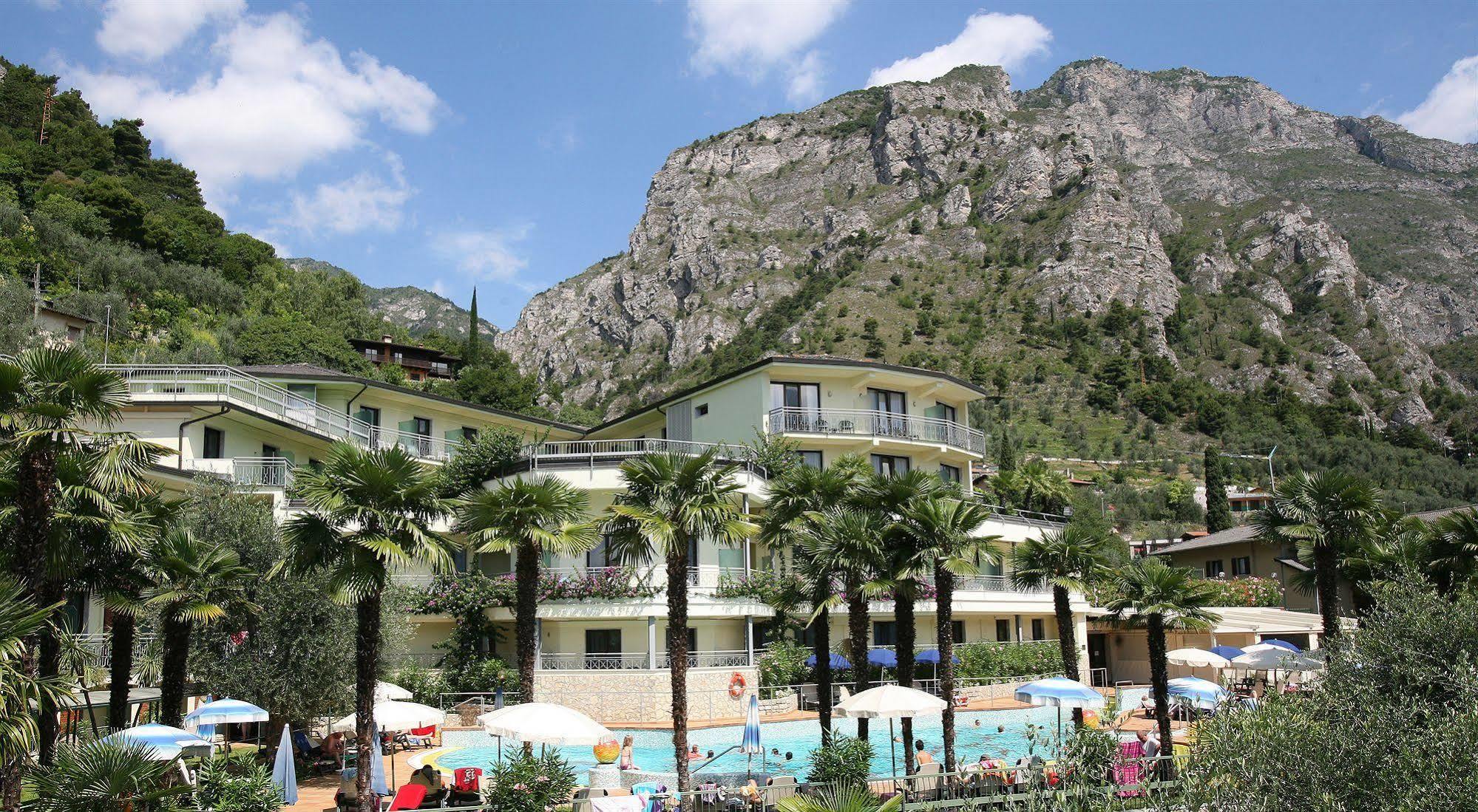 Hotel Royal Village Limone sul Garda Esterno foto