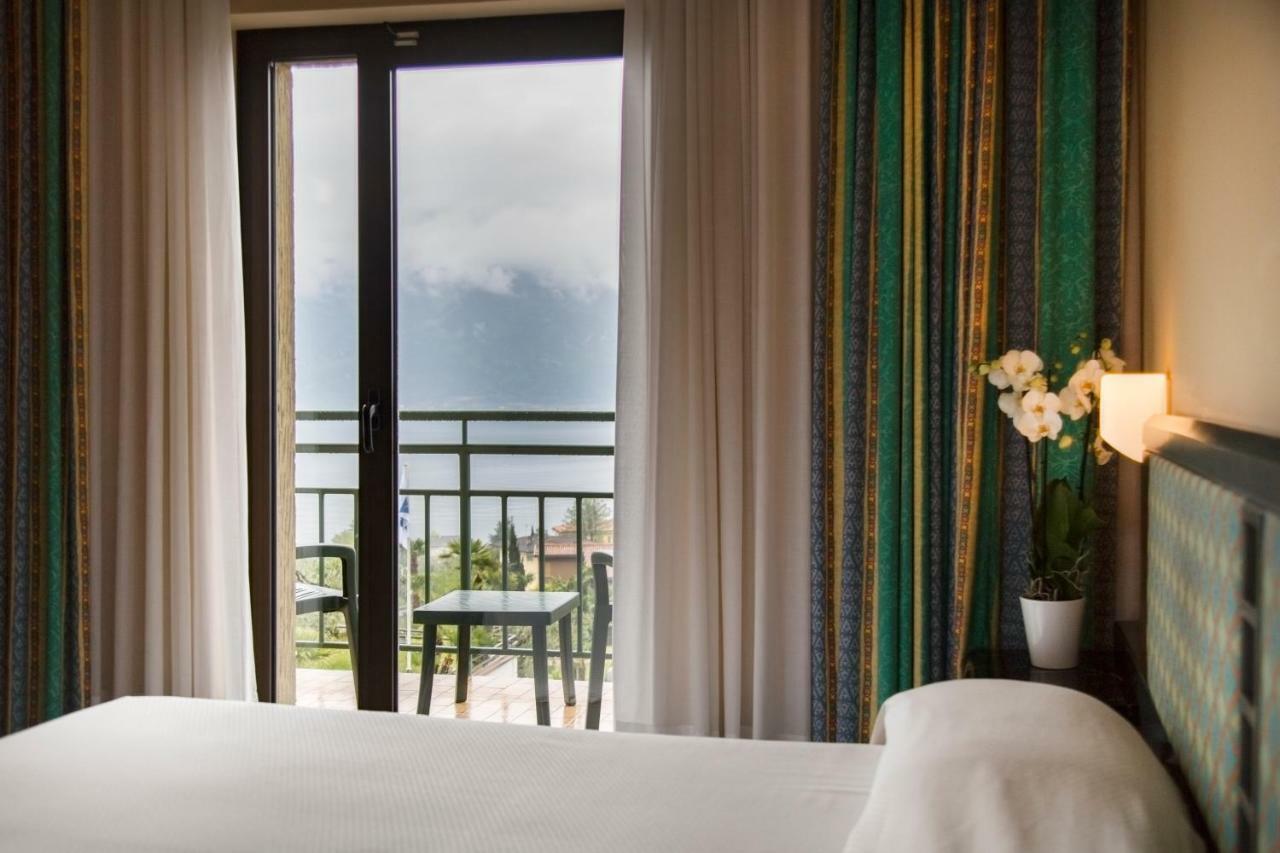 Hotel Royal Village Limone sul Garda Esterno foto